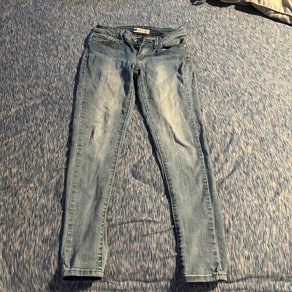 Womens Levi’s. Size W27  L30. Back tag worn off